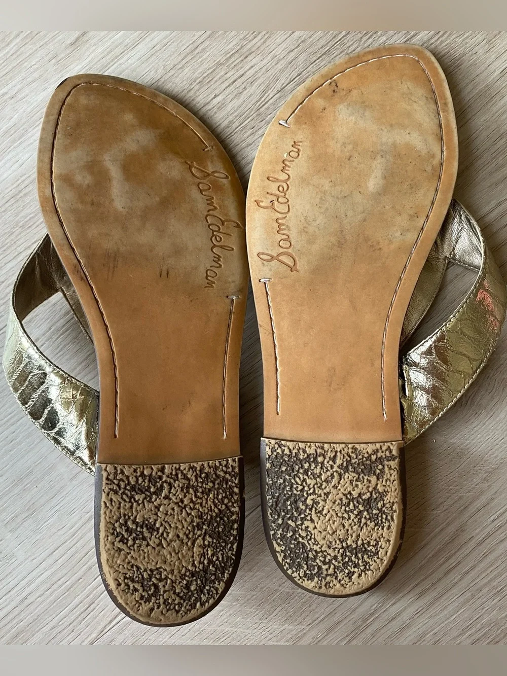 ❤️ Sam Edelman Kyra Metallic Gold Snakeskin Croc Embossed Thong Sandals - Size 8